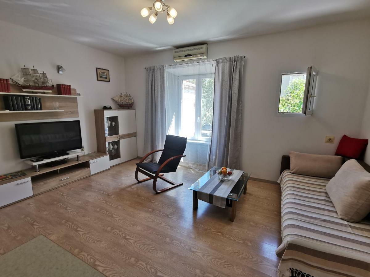Big And Spacious Apartment In The Heart Of Omiš Buitenkant foto
