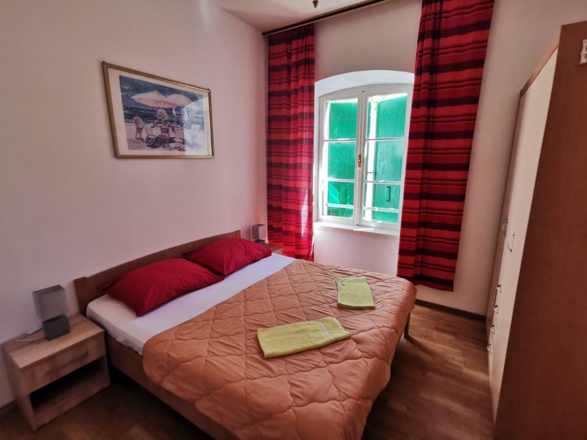 Big And Spacious Apartment In The Heart Of Omiš Buitenkant foto