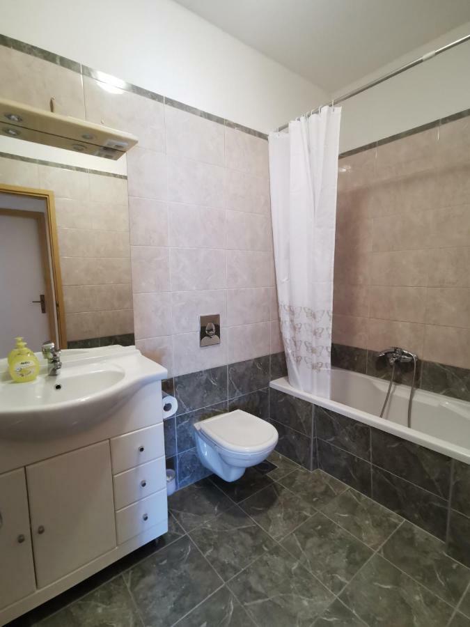 Big And Spacious Apartment In The Heart Of Omiš Buitenkant foto